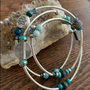 Blue tone wrap bracelet memory wire, holds shape!